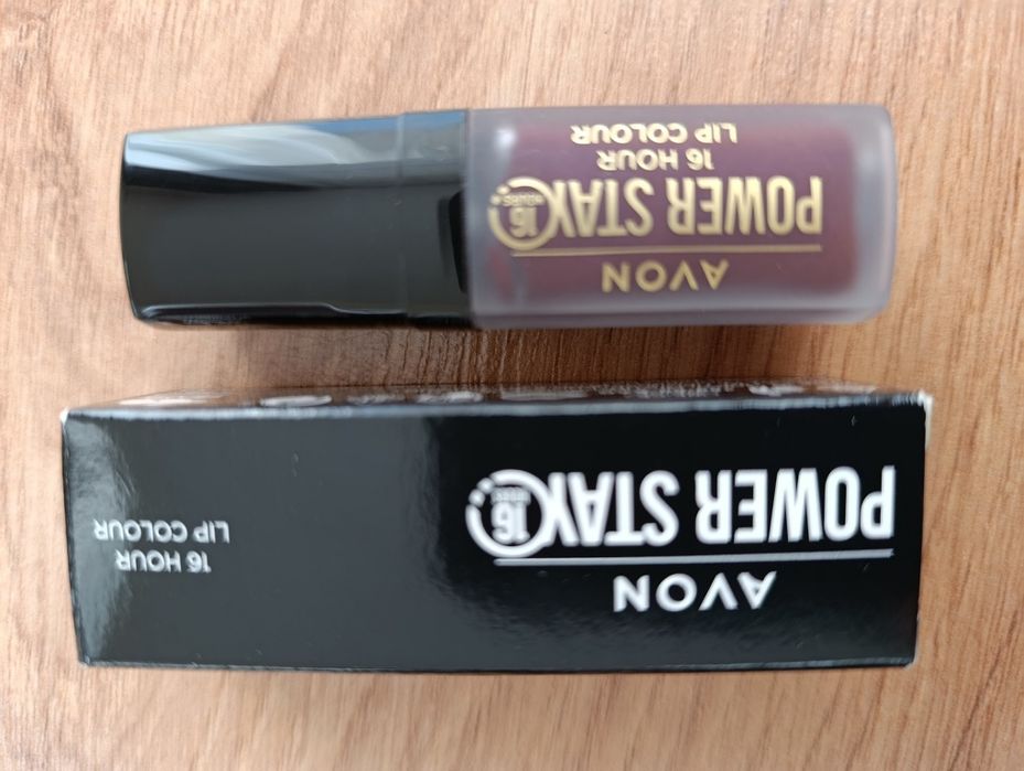 Matowa szminka w płynie Avon