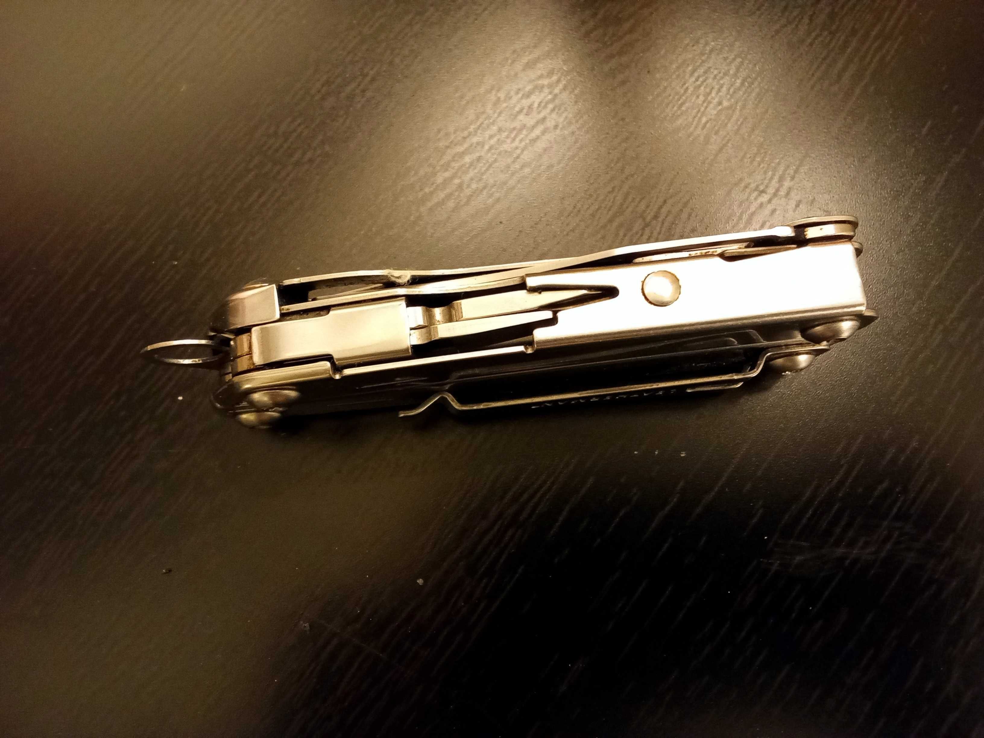 ALICATE MULTIFUNÇÕES LEATHERMAN SIDEKICK