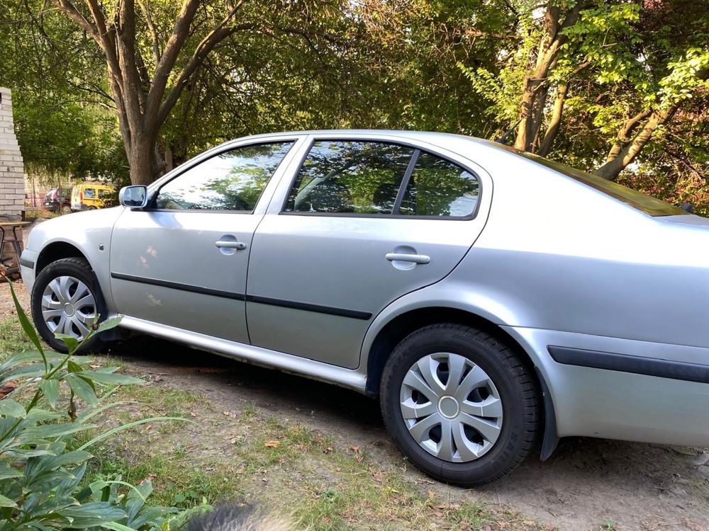 Машина skoda тур