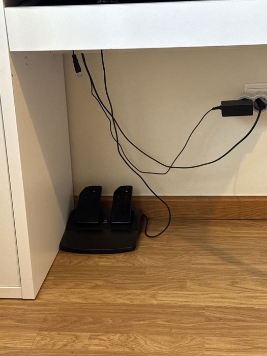 Playstation 4, com comando, carregador e volante com pedais