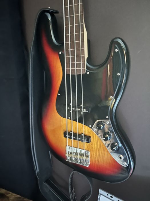 Baixo Harley Benton JB75 FL