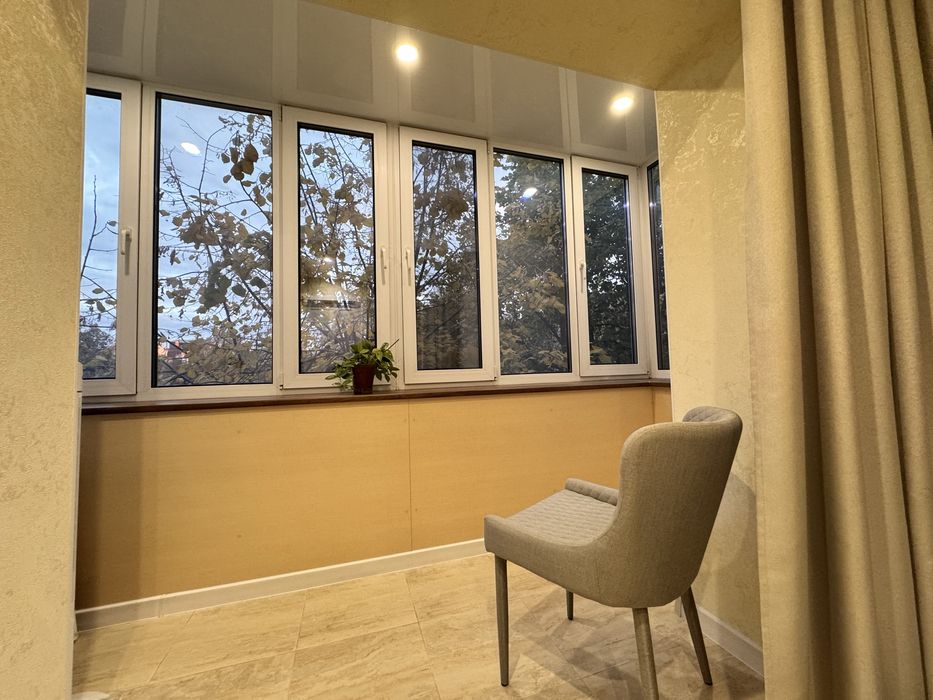 Продаж сучасної 3к.квартири після ремонту ,з видом на Соборну площу !