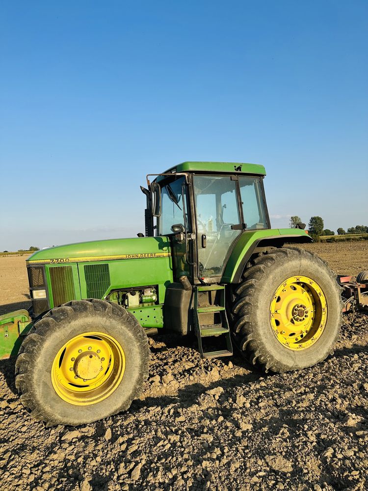 Sprzedam ciągnik John deere 7700