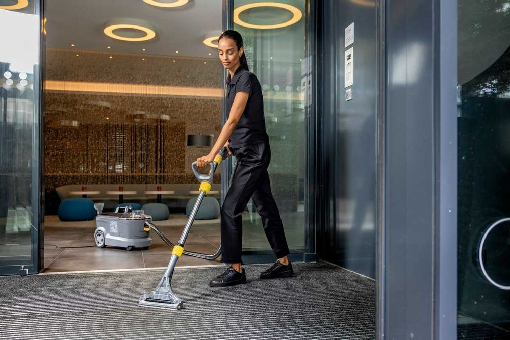 Wynajem odkurzacz piorący Karcher Puzzi 10/1