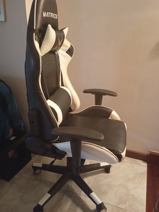 Cadeira para gaming matrics  em bom estado para desocupar