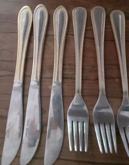 Столовый набор 6 предметов.