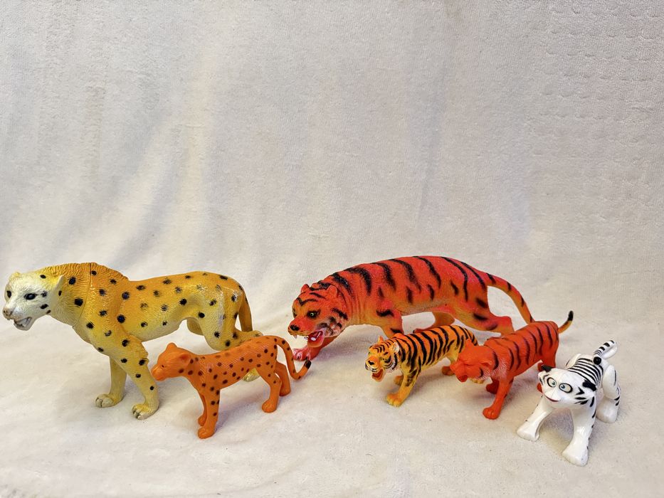Продаю фігурки тварин. Зоопарк. Ведмідь, тигр, лев, собака та інщі