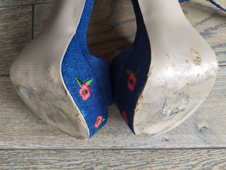 Śliczne dżinsowe sandałki Vices haftowane jeansowe sandały DeeZee