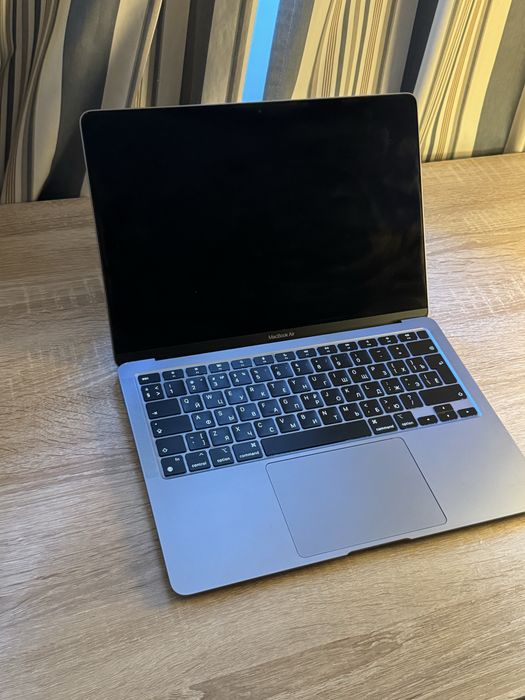 MacBook Air M1 (2020) – 8GB RAM, 256GB SSD