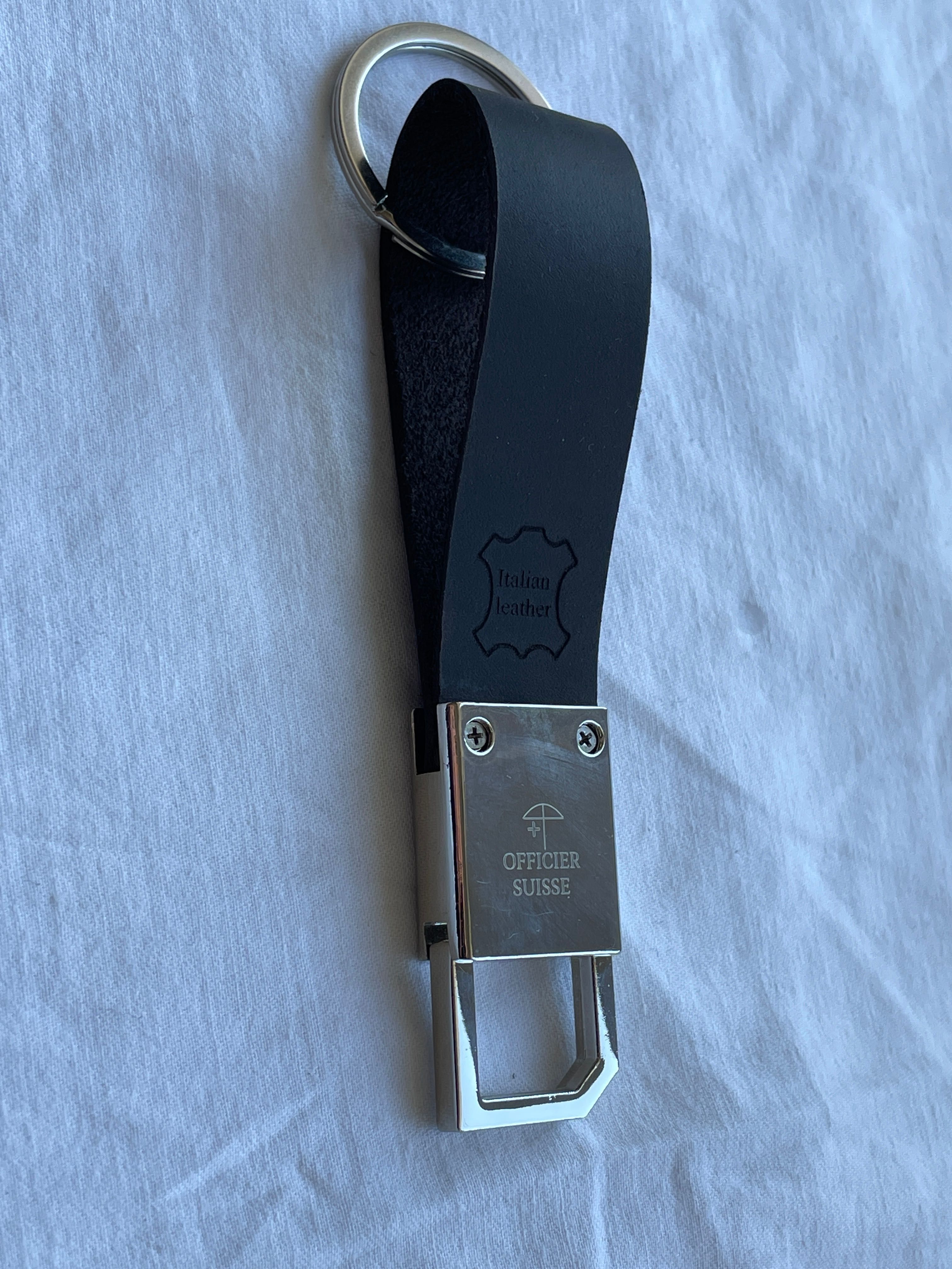 Брелок-карабин Victorinox с серебряной эмблемой, натур кожа. Новый