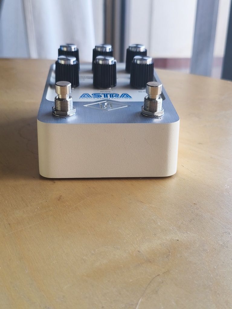 Universal Audio UAFX Astra Modulation Machine
