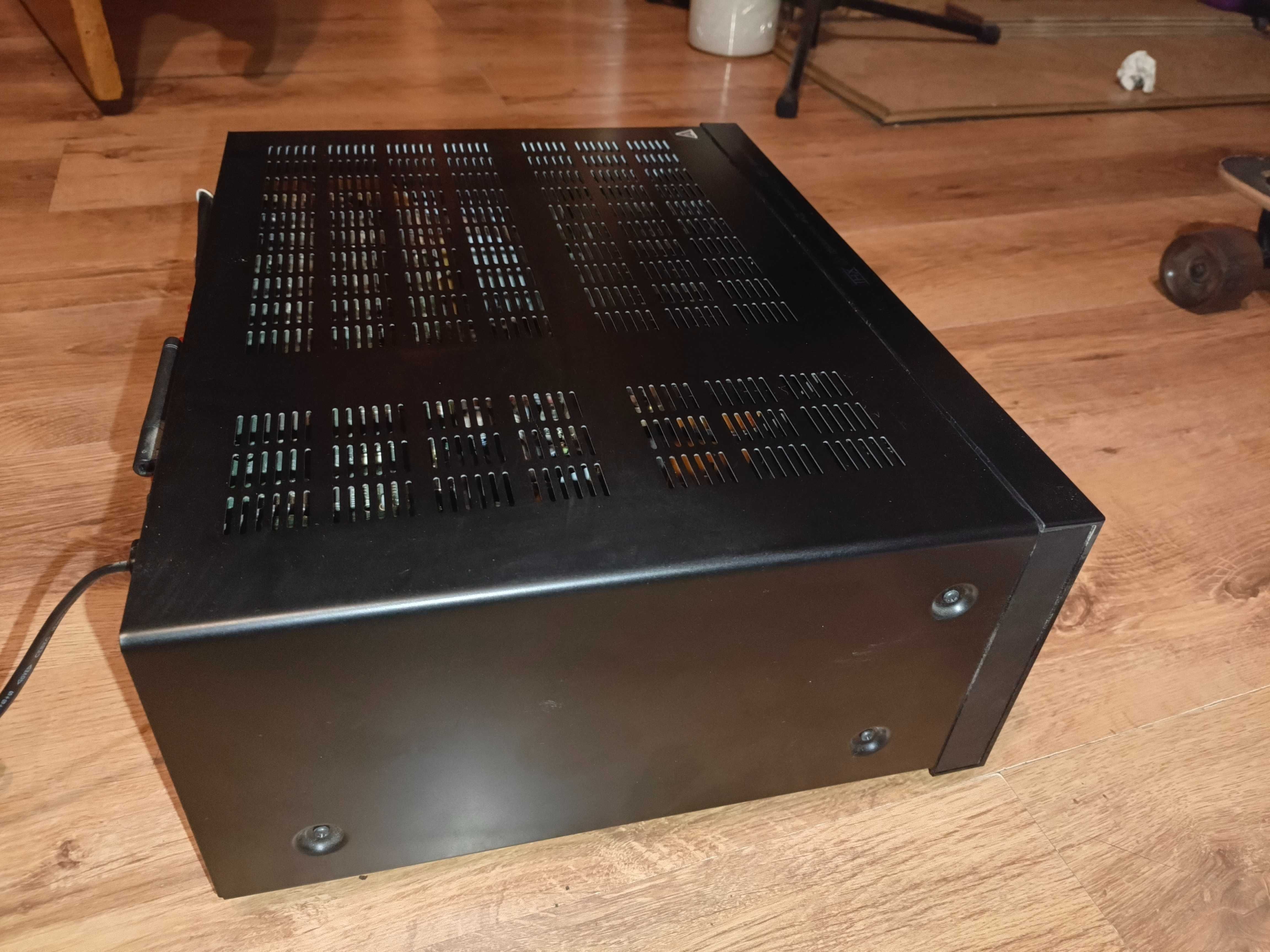 Sprzedam w idealnym stanie amplituner Onkyo TX-NR686.