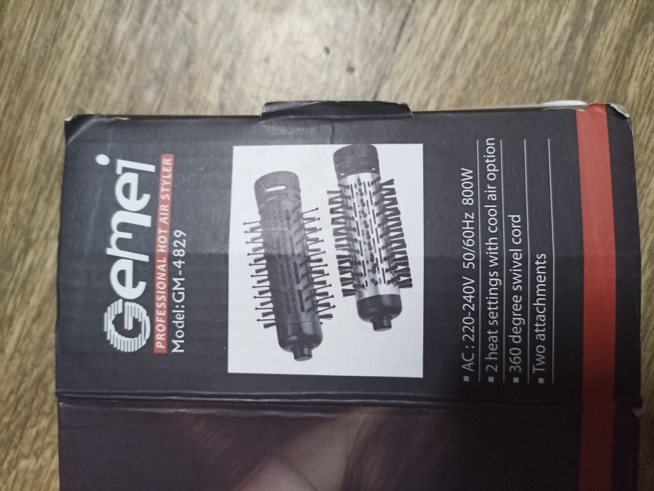 Фен-щетка вращающаяся Gemei GM 4829