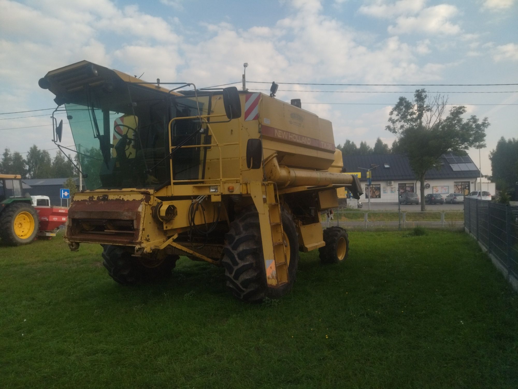 FV . 92r. heder 5.18m New  Holland tx 36  poziomowanie TX 68. 66