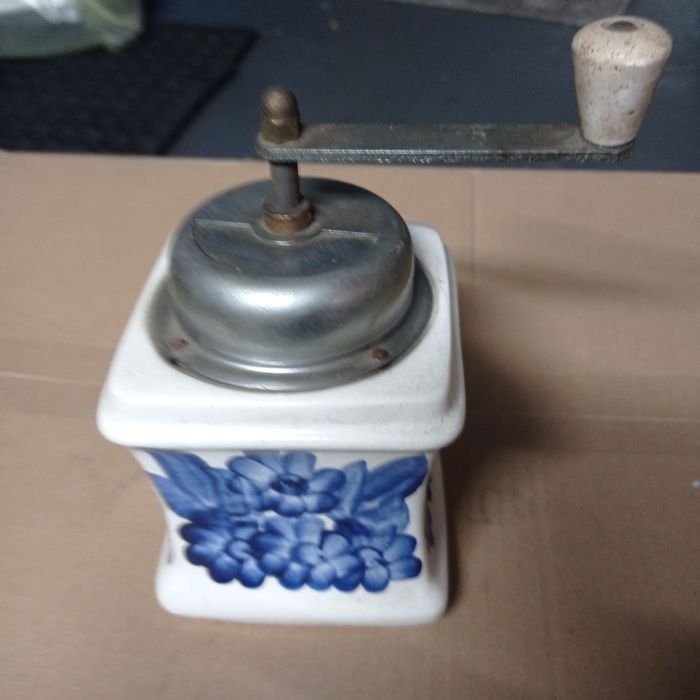 włocławek koło sprzedam  młynek do kawy ceramika fajans