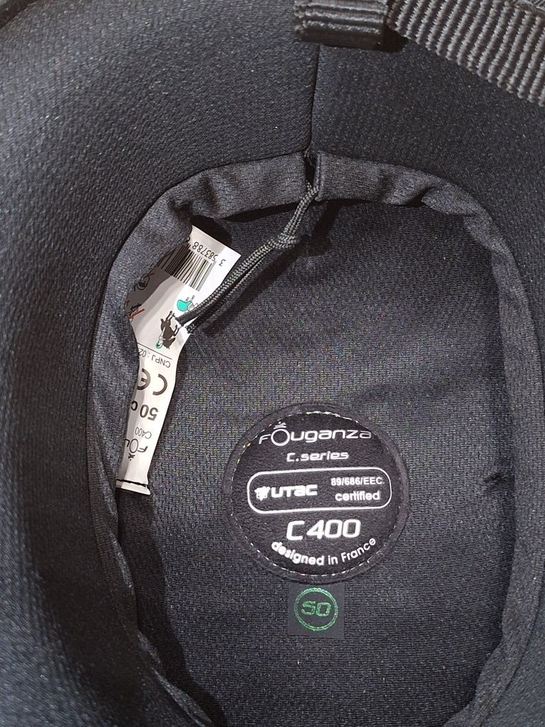 Czarny kask jeździecki toczek Fouganza C400  rozmiar 50 cm