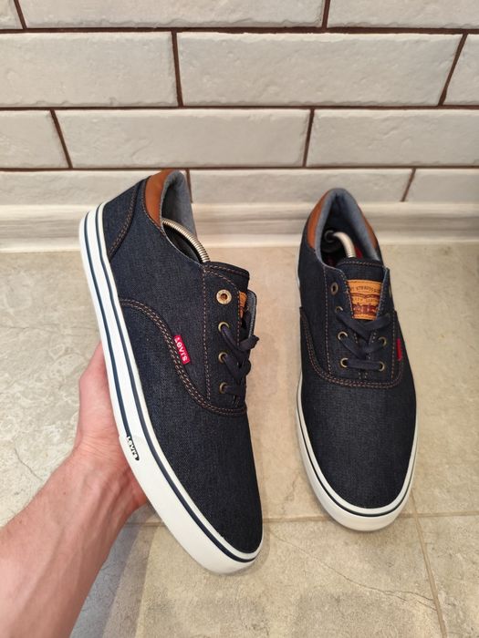 Кросівки Levis ( 47 розмір )