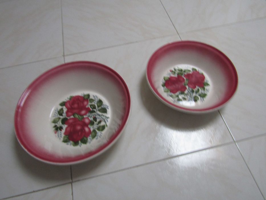 Duas tijelas antigas