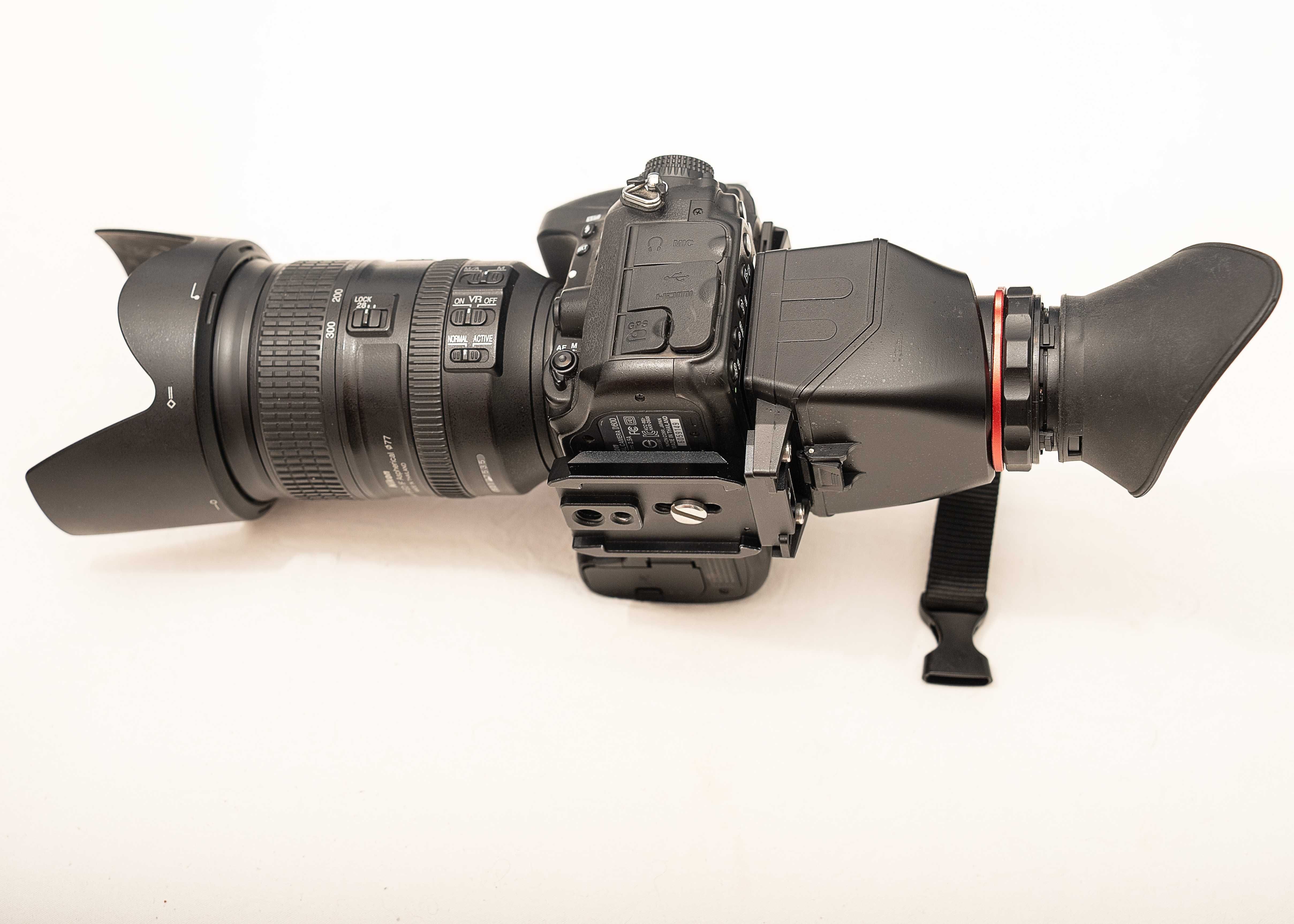 Набор фотографа: кит Nikon D600 с зумом Nikkor 28-300 mm и аксессуары.