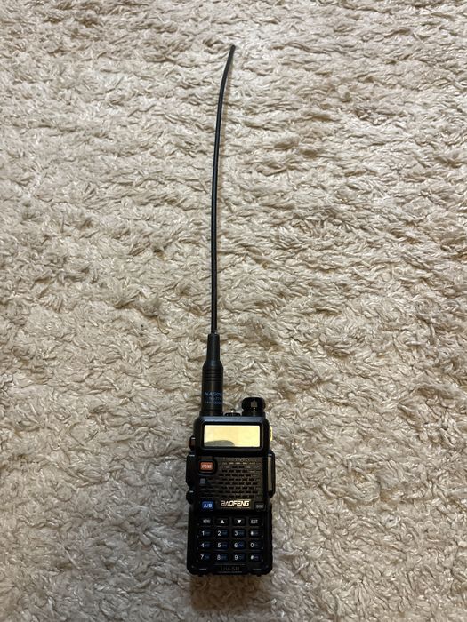 Рація Baofeng UV 5R із гарнітурою і 2 зарядними базами