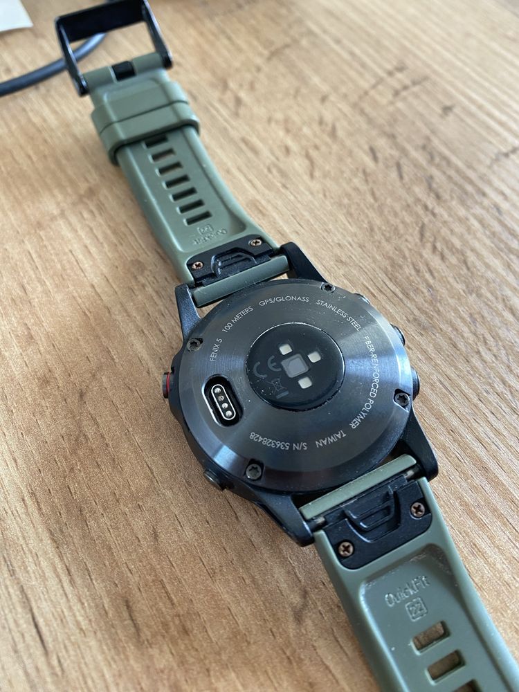 Garmin Fenix 5 z gps, komplet