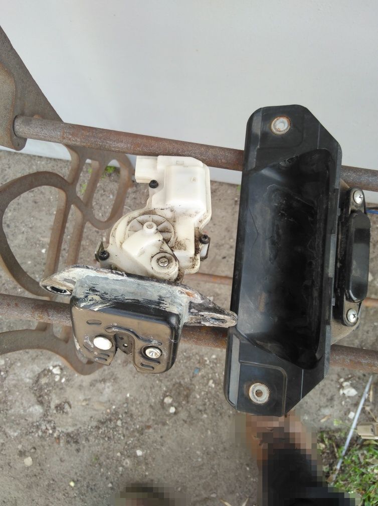 Замок и ручка крышки багажника (ляды)  Honda CR-V III (2007 - 2012)