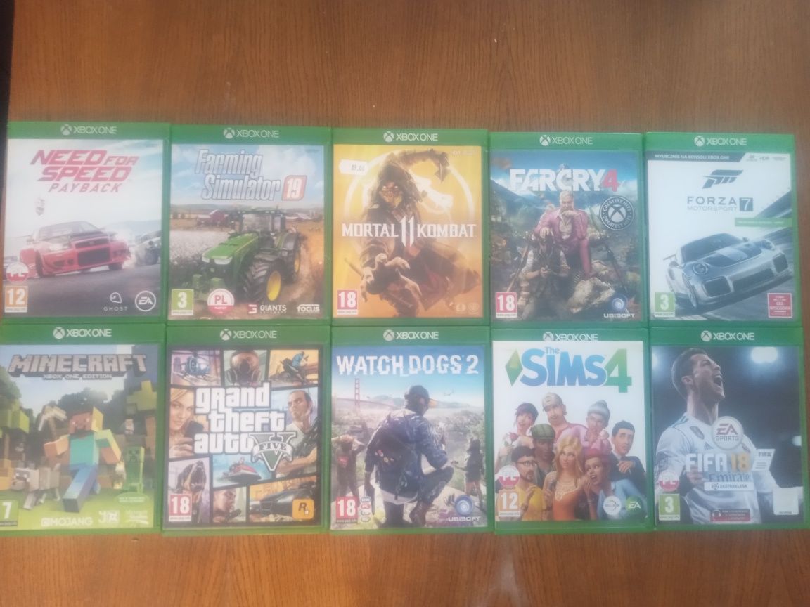 XBOX One X 1 TB / 2 pady / 10 gier