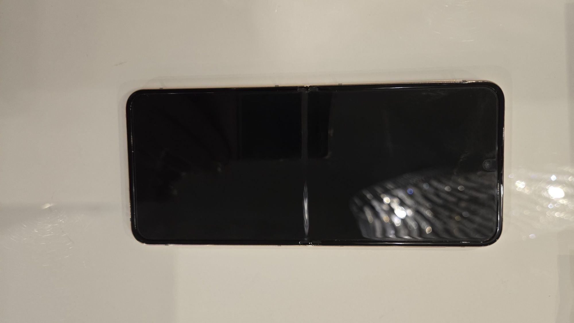 Samsung Galaxy Flip 4- jak nowy
