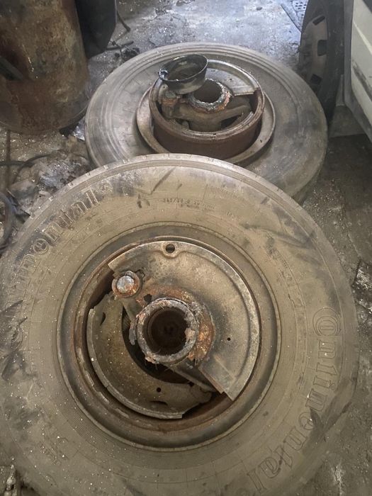 4 ступицы с дисками на грузовой прицеп