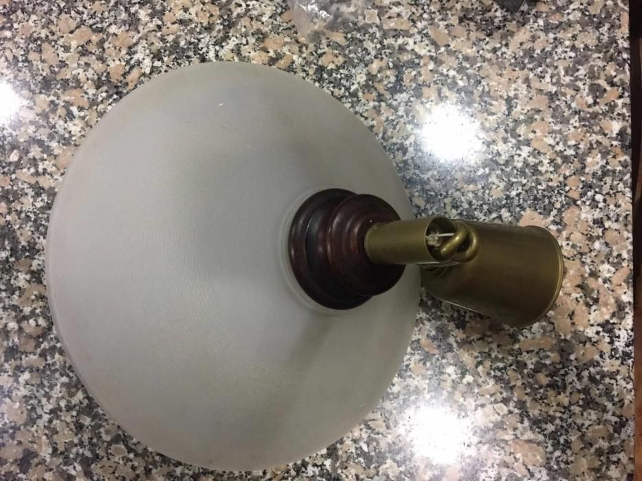 Candeeiro em bom estado