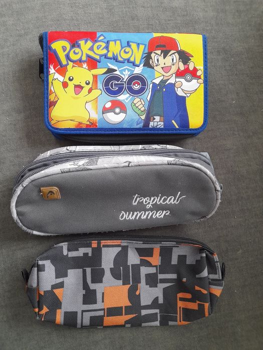 Przybory szkolne, zeszyty,bloki,farby,piórniki,