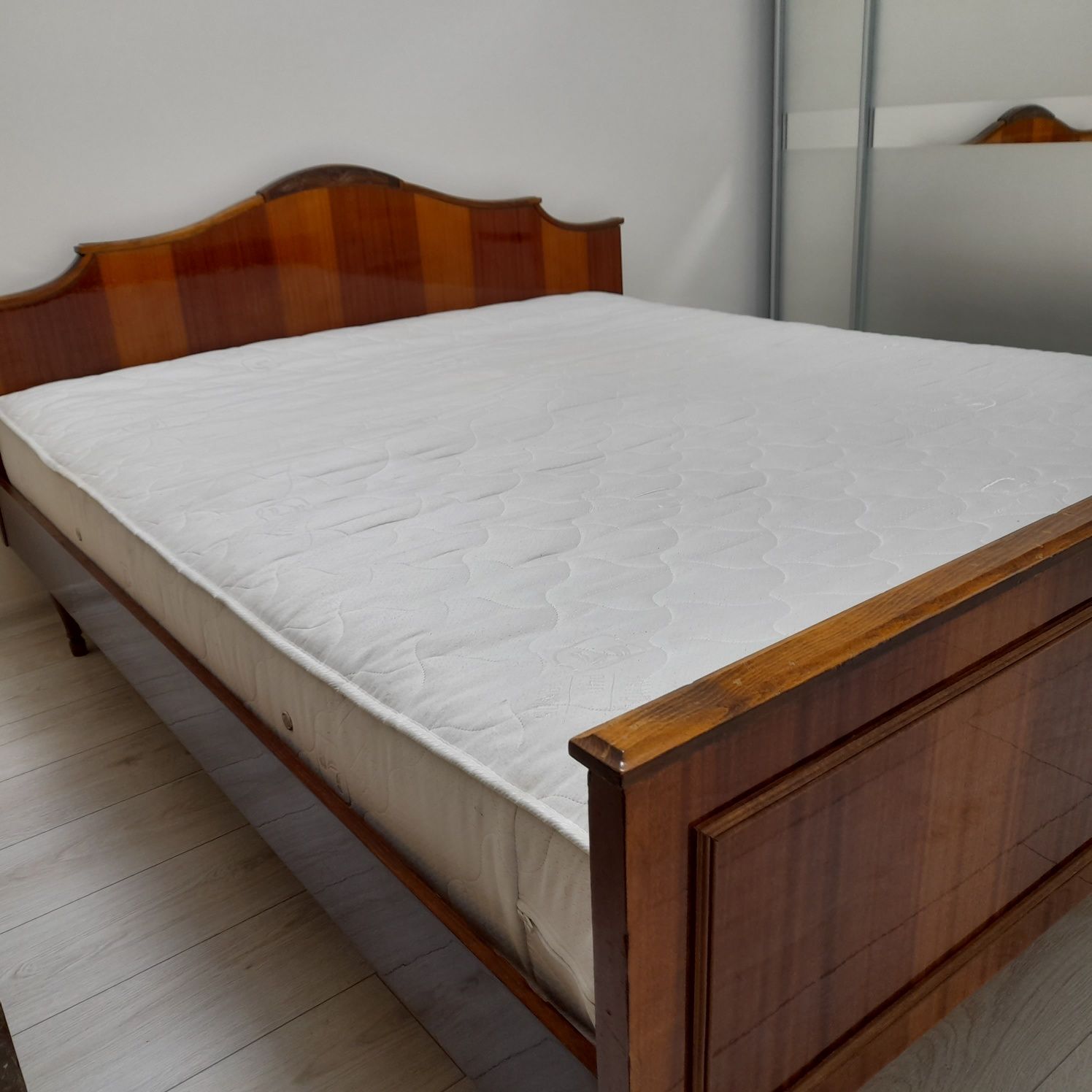 Ліжко двохспальне 160×190 см і трюмо