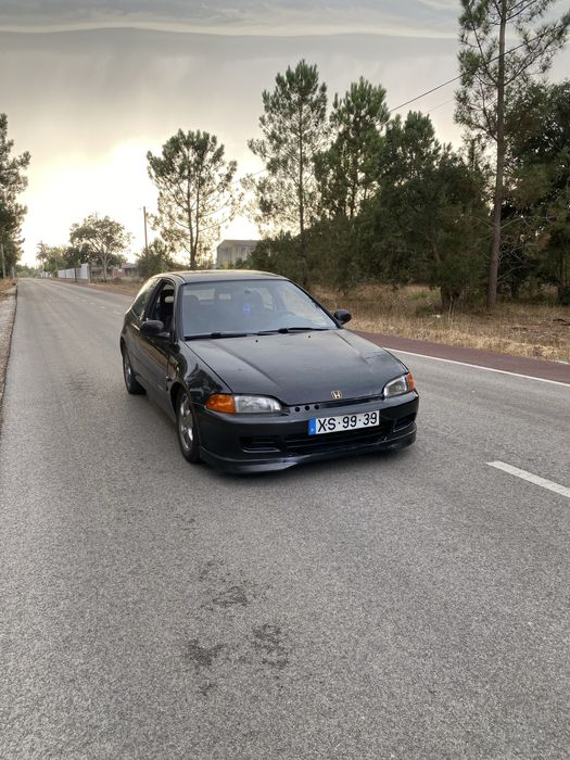 Honda Civic EG com bastante material