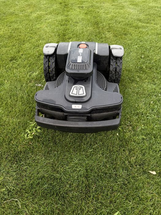 Robot koszący TechLine Next L X4 PREMIUM 3200m2