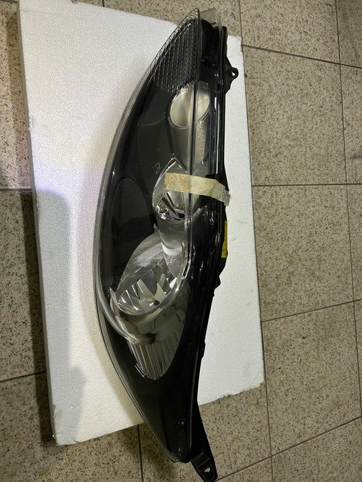 Farol otica Ford fiesta esquerda