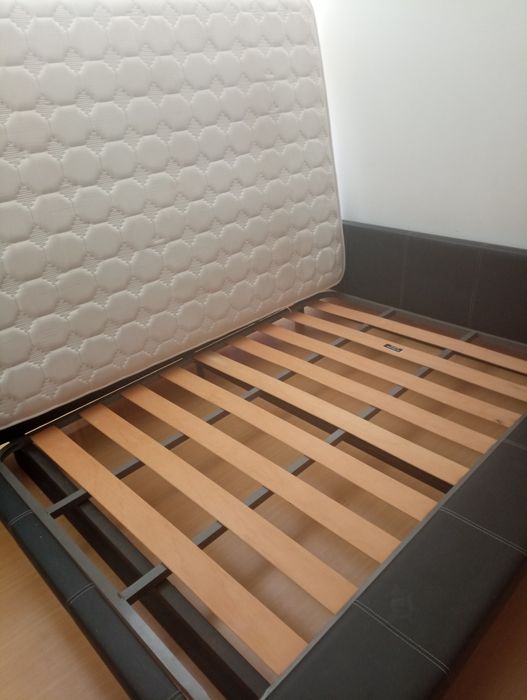 Cama de casal sem colchão