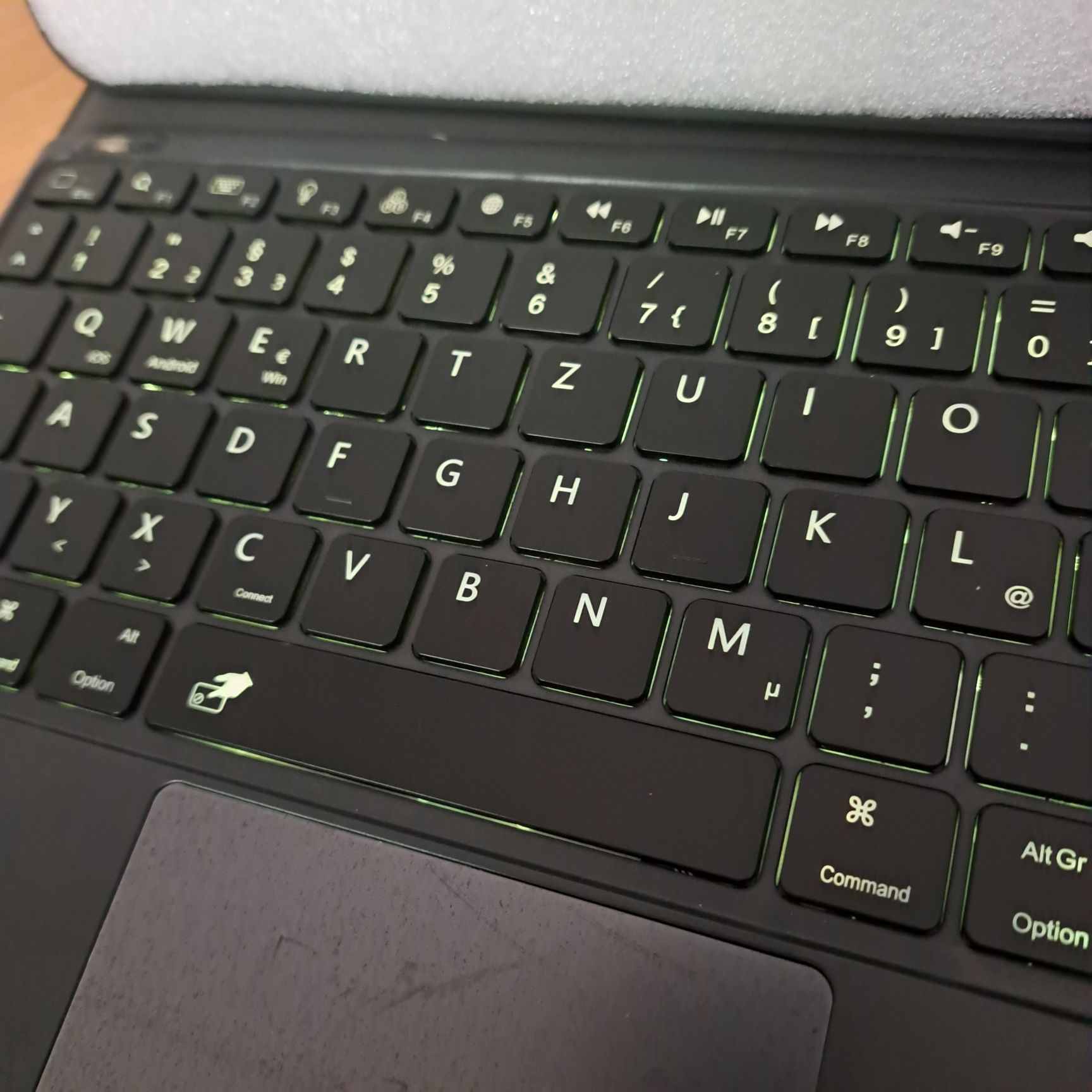 Podświetlana klawiatura z touchpadem do tabletu