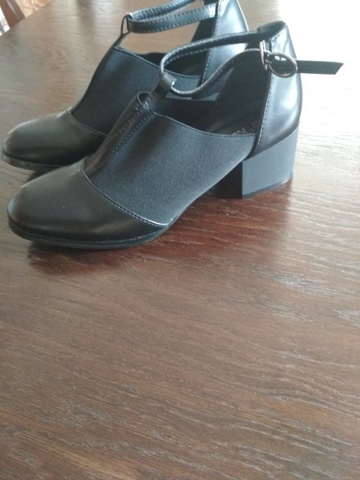 Туфлі,капці,балетки,черевички,ботінки