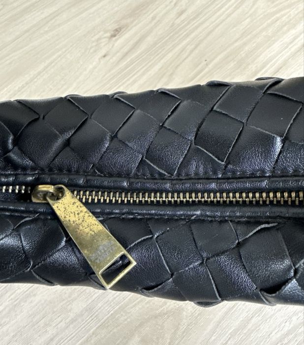 Czarna pleciona torebka bottega veneta