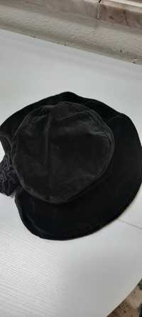 Chapéu de veludo preto