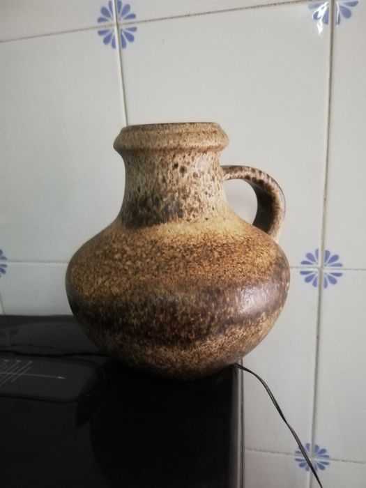 Estátuas decorativas entre outras coisas