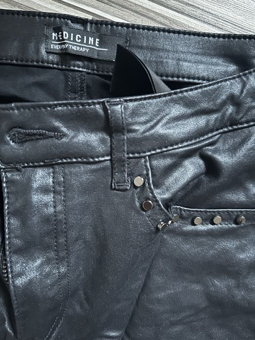 Czarne spodnie damskie ,ekoskorka ,Medicine ,M
