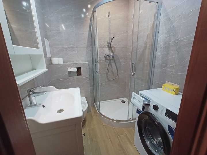 Biuro po remoncie, 4 pokoje, Stegny