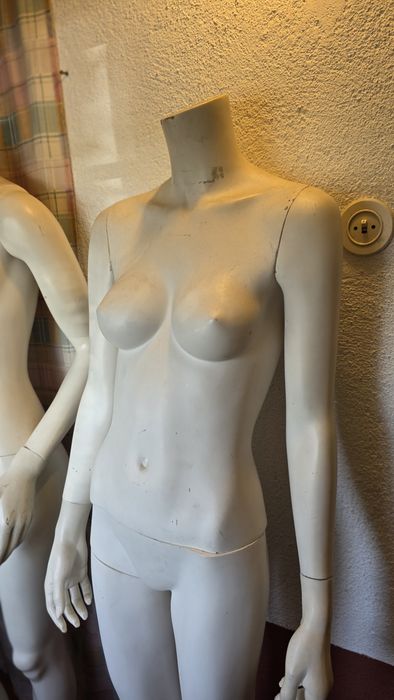 Manequins Lojas Brancos sem cabeça