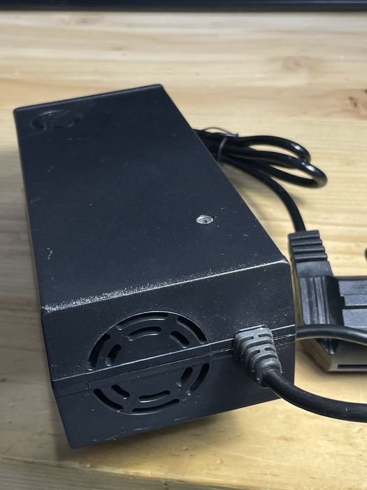 Блок живлення зарядне 25,2v 4A