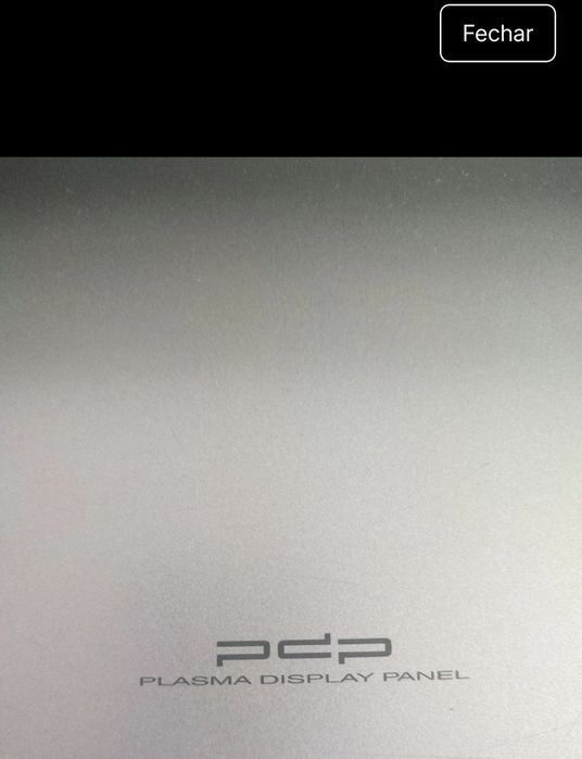 Televisão grande ecrã