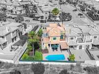 Fantástica/Moradia Em Banda/Com 4 Quartos/Jardim & Piscina/A Apenas...
