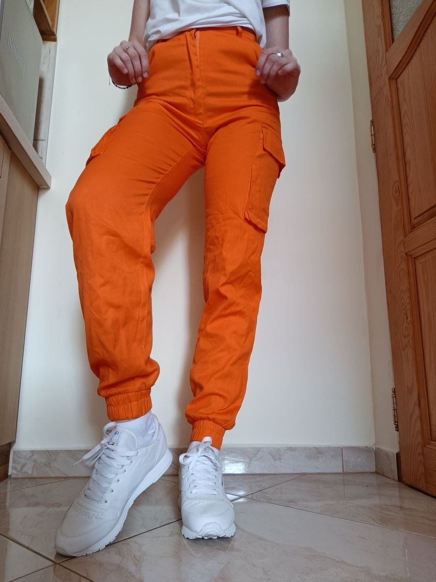 Pomarańczowe spodnie joggery ASOS Missguided XS 34