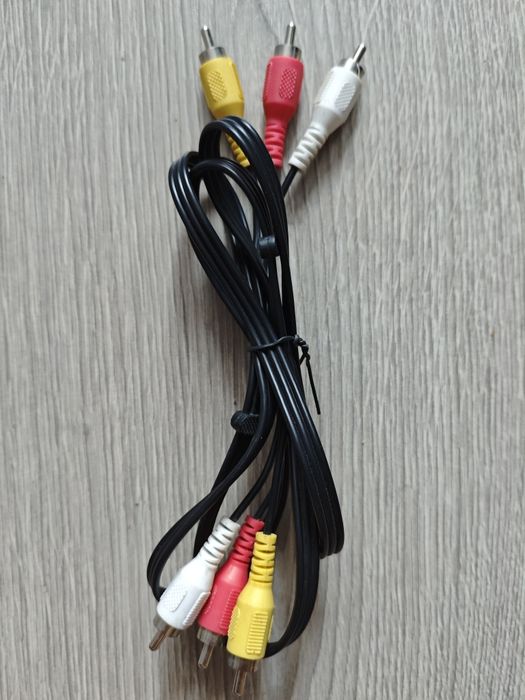 Кабель 3RCA-3RCA (тюльпан)

Аудіо-відео.