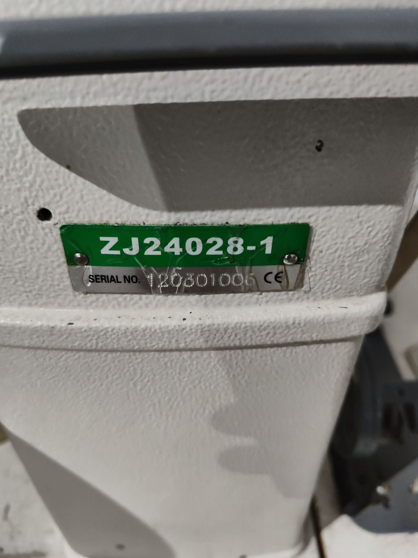 Продам професійну колонкову швейну машинку фірми ZOJE  ZJ24028-1